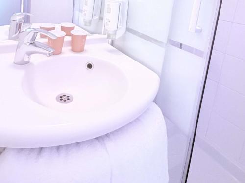 Habitación Doble - 2 camas del hotel ibis budget Aeropuerto Marsella Provenza. Foto 4