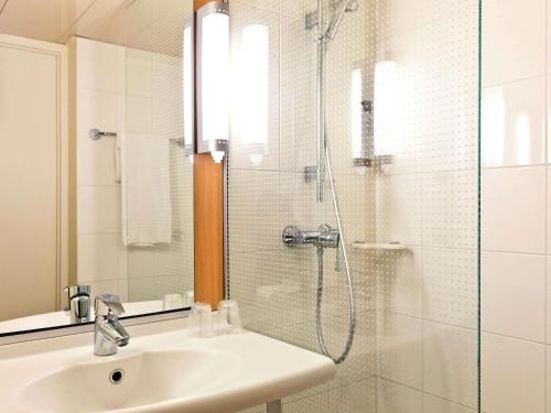 Habitación Doble Estándar del hotel Ibis Lyon Gare La Part Dieu. Foto 6