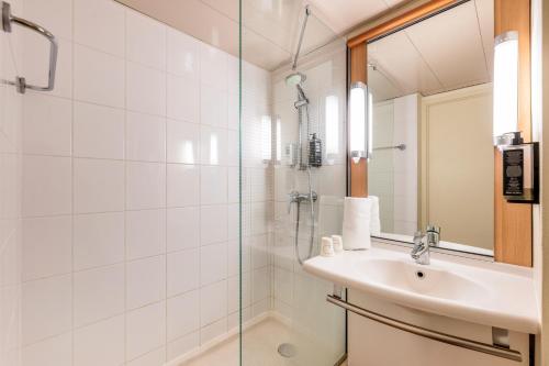 Habitación Doble Estándar del hotel Ibis Lyon Gare La Part Dieu. Foto 9