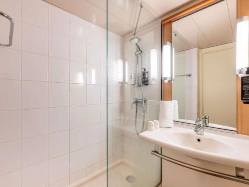 Habitación Doble Estándar - 2 camas del hotel Ibis Lyon Gare La Part Dieu. Foto 8
