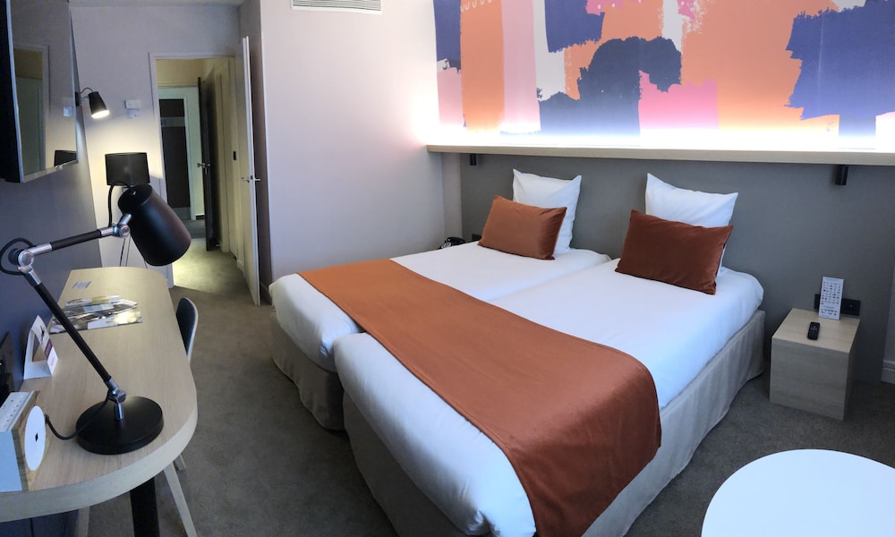 Habitación Clásica - 1 cama doble del hotel Mercure Lyon Charbonnieres. Foto 2