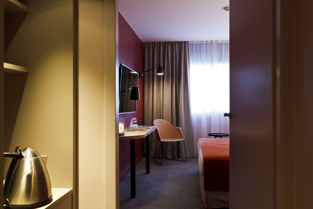 Habitación Clásica - 1 cama doble del hotel Mercure Lyon Charbonnieres. Foto 4