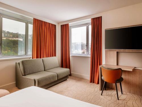 Habitación Doble Executive con sofá cama del hotel Novotel Lyon Confluence. Foto 1