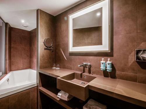 Suite with Double Bed and Double Sofa del hotel Novotel Lyon Confluence. Foto 4
