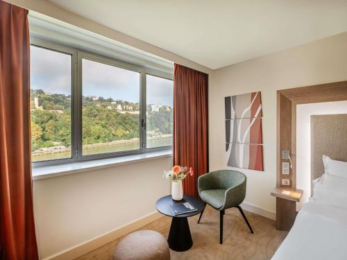 Habitación Doble Executive con vistas al río del hotel Novotel Lyon Confluence. Foto 1