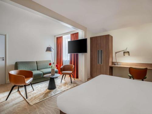 Habitación Doble Executive con sofá cama del hotel Novotel Lyon Confluence. Foto 9