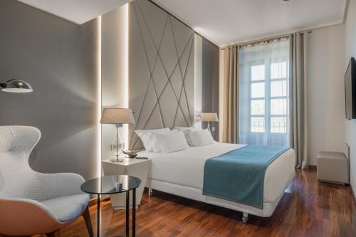 Habitación Superior con vistas del hotel NH Salamanca Palacio de Castellanos. Foto 7