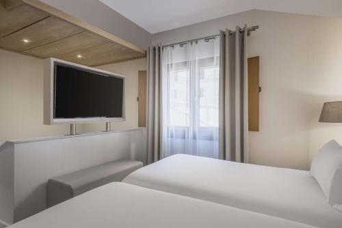 Suite Dúplex Junior - 2 camas del hotel NH Salamanca Palacio de Castellanos. Foto 4