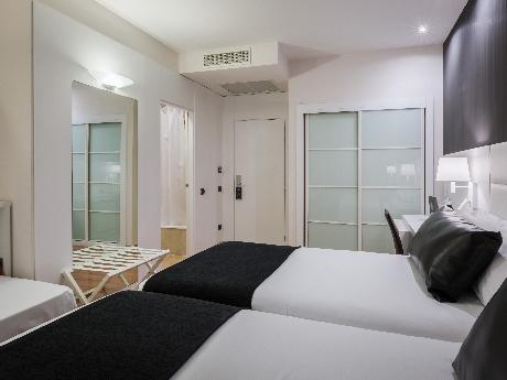 Habitación triple del hotel Catalonia Plaza Mayor Salamanca