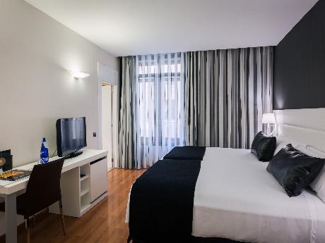 Habitación doble Superior del hotel Catalonia Plaza Mayor Salamanca. Foto 4