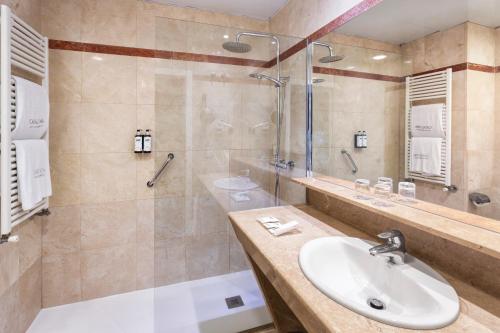 Habitación Triple del hotel Catalonia Plaza Mayor Salamanca. Foto 7