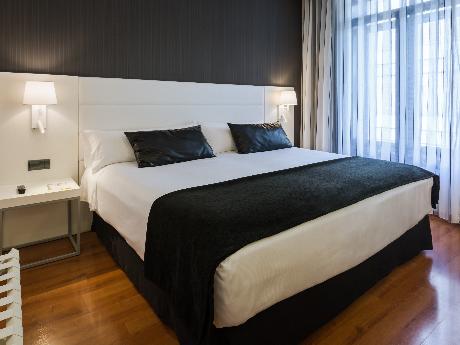 Habitación doble del hotel Catalonia Plaza Mayor Salamanca. Foto 1