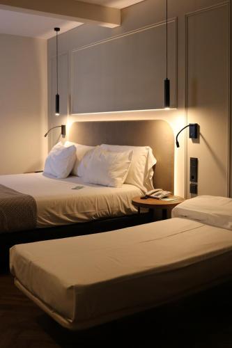 Habitación Doble con cama supletoria del hotel Silken Rona Dalba. Foto 1
