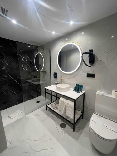 Habitación Doble con cama supletoria del hotel Silken Rona Dalba. Foto 4