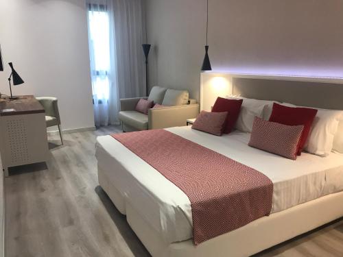 Habitación Doble con cama supletoria del hotel Silken Rona Dalba. Foto 5