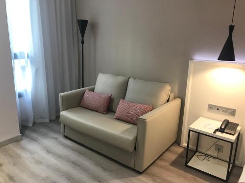 Habitación Doble con cama supletoria del hotel Silken Rona Dalba. Foto 6