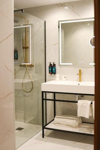 Habitación Deluxe del hotel Silken Rona Dalba. Foto 3