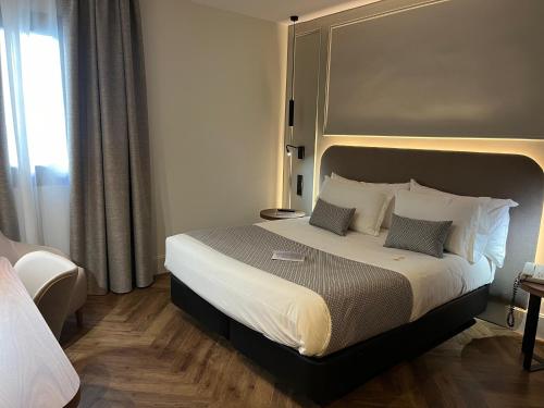 Habitación Deluxe del hotel Silken Rona Dalba. Foto 5