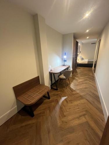 Habitación Deluxe del hotel Silken Rona Dalba. Foto 6