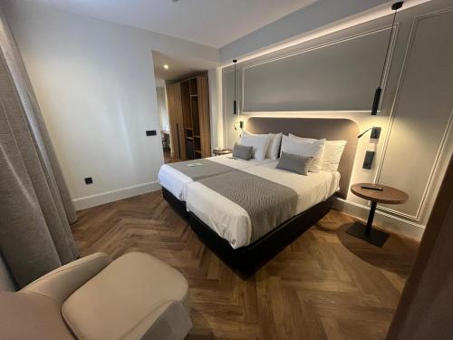 Habitación Deluxe del hotel Silken Rona Dalba. Foto 7