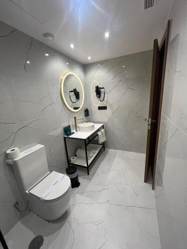 Habitación Deluxe del hotel Silken Rona Dalba. Foto 8