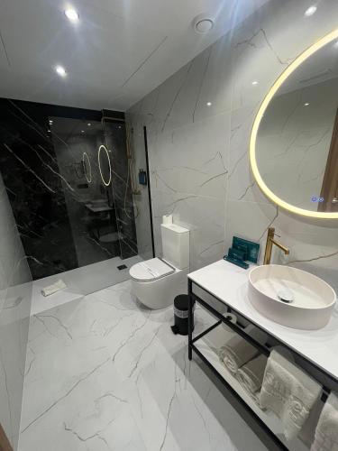Habitación Deluxe del hotel Silken Rona Dalba. Foto 12