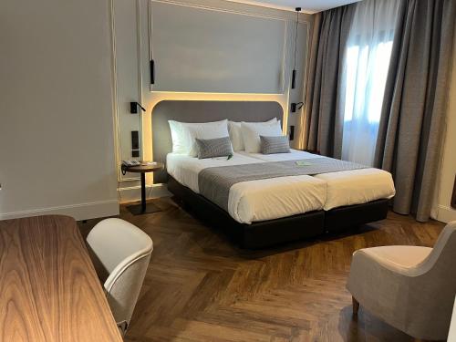 Habitación Deluxe del hotel Silken Rona Dalba. Foto 13