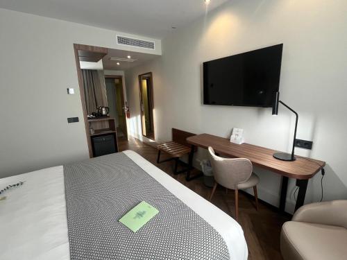 Habitación Deluxe del hotel Silken Rona Dalba. Foto 14