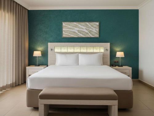 Classic Queen Room with Pool View del hotel Mövenpick Waterpark Resort and Spa Soma Bay. Foto 5