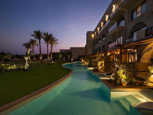 Swim up Room Twin bed del hotel Mövenpick Waterpark Resort and Spa Soma Bay. Foto 4