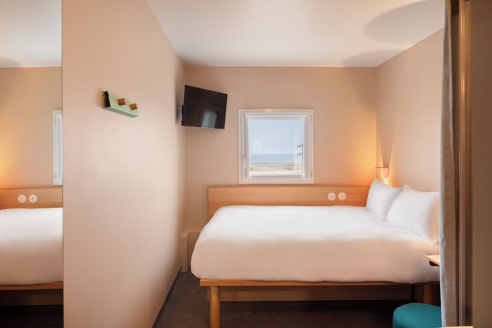 Habitación Pop con cama doble del hotel Greet Nice Aéroport Promenade des Anglais. Foto 1