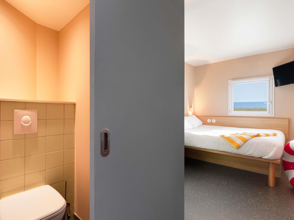 Habitación Pop con cama doble del hotel Greet Nice Aéroport Promenade des Anglais. Foto 7