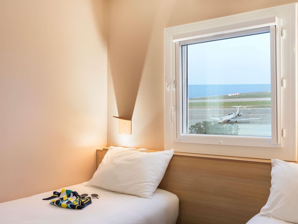 Habitación Pop con 2 camas individuales del hotel Greet Nice Aéroport Promenade des Anglais. Foto 8