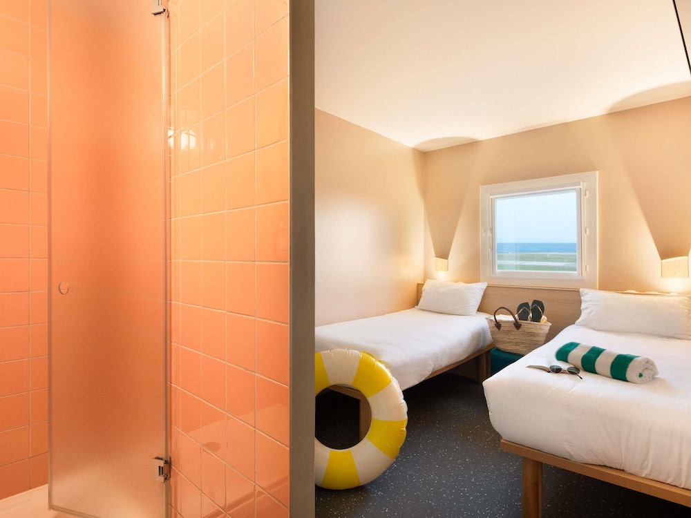 Habitación Pop con 2 camas individuales del hotel Greet Nice Aéroport Promenade des Anglais. Foto 10