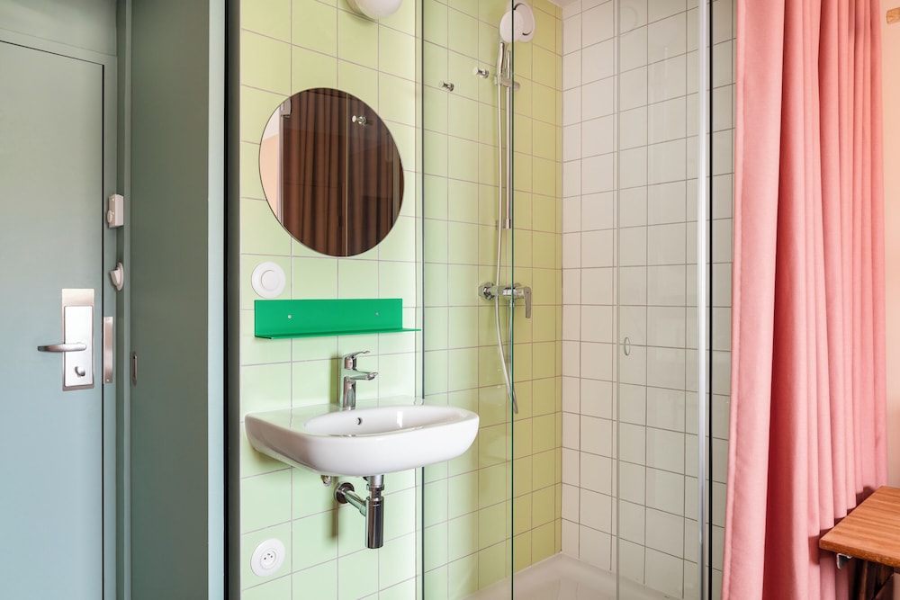 Habitación Pop con 2 camas individuales del hotel Greet Nice Aéroport Promenade des Anglais. Foto 14