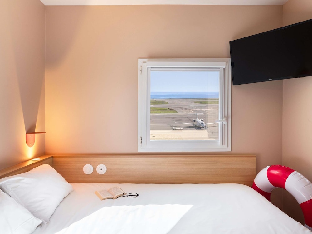 Habitación SMART accesible con cama doble del hotel Greet Nice Aéroport Promenade des Anglais
