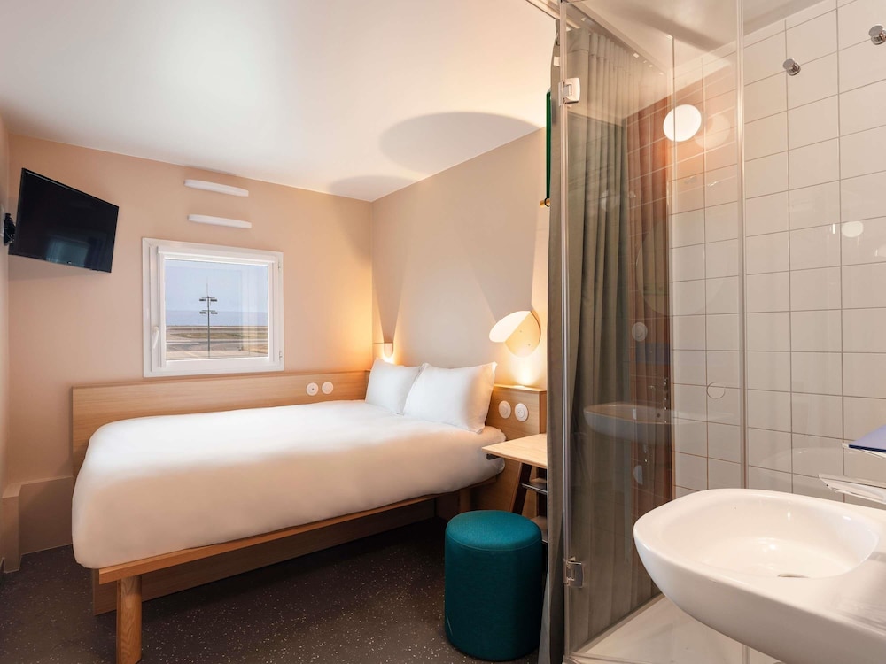 Habitación Pop con cama doble del hotel Greet Nice Aéroport Promenade des Anglais. Foto 13