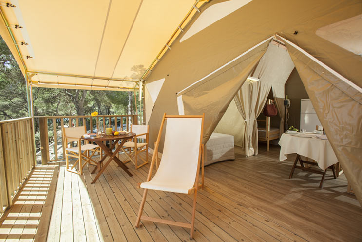 Tienda 2 habitaciones Baño compartido del hotel Torre de la Mora. Foto 3