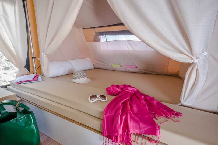 Tienda del hotel Torre de la Mora. Foto 1