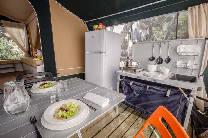 Tienda del hotel Torre de la Mora. Foto 2