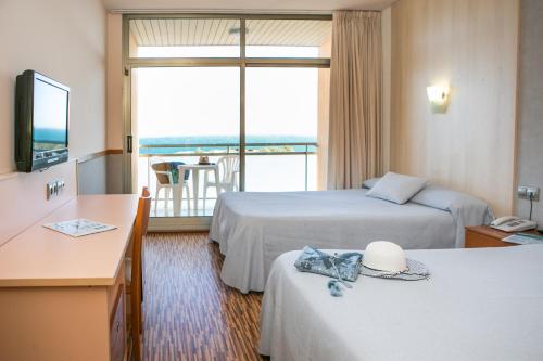 Habitación Doble con vistas al mar del hotel RVHotels Ametlla Mar. Foto 2