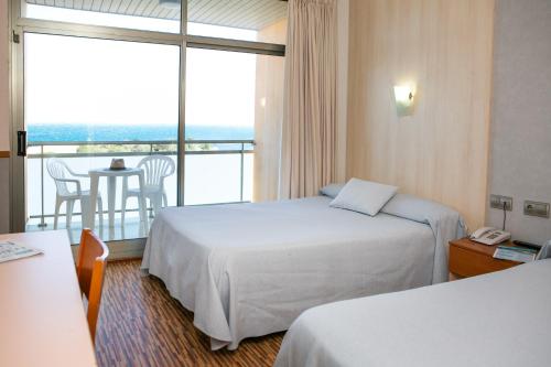Habitación Doble con vistas al mar del hotel RVHotels Ametlla Mar. Foto 3