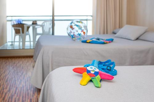 Habitación Cuádruple con vistas al mar del hotel RVHotels Ametlla Mar