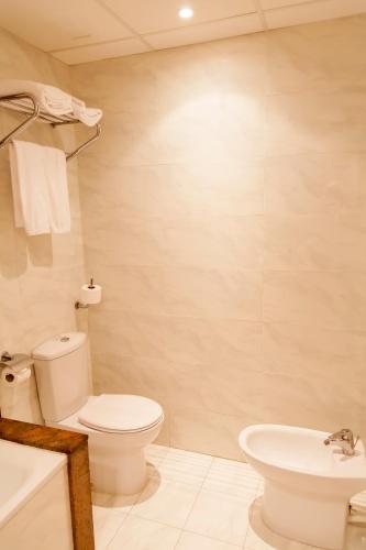 Habitación Triple del hotel RVHotels Ametlla Mar. Foto 7