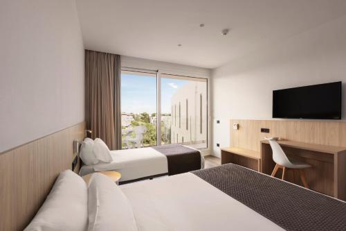 Habitación Triple Estándar del hotel RVHotels Ametlla Mar. Foto 2