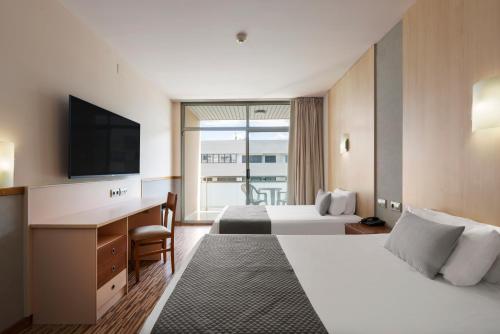 Habitación Triple Estándar del hotel RVHotels Ametlla Mar. Foto 3