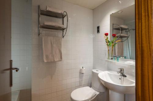 Habitación Doble Estándar del hotel 4r Miramar Calafell. Foto 2