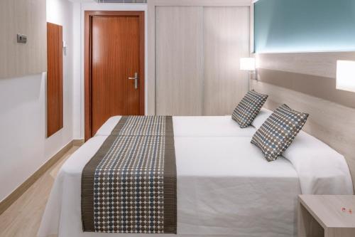 Habitación Familiar del hotel 4r Miramar Calafell. Foto 1