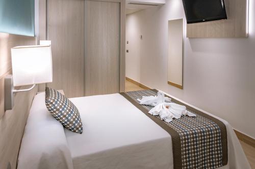 Habitación Familiar del hotel 4r Miramar Calafell. Foto 4