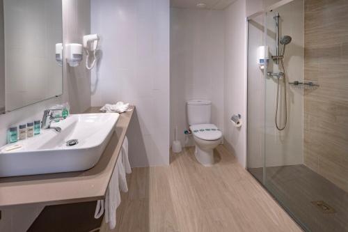 Habitación Familiar del hotel 4r Miramar Calafell. Foto 5